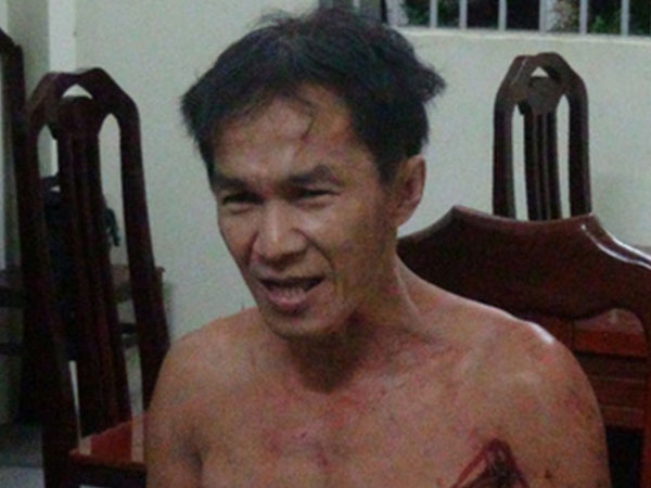 Bắt nghi phạm chém lìa đầu nạn nhân, chém luôn công an