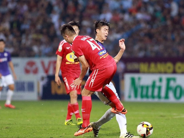 Duy Mạnh mong bầu Đức 'giảm án' cho Tăng Tiến
