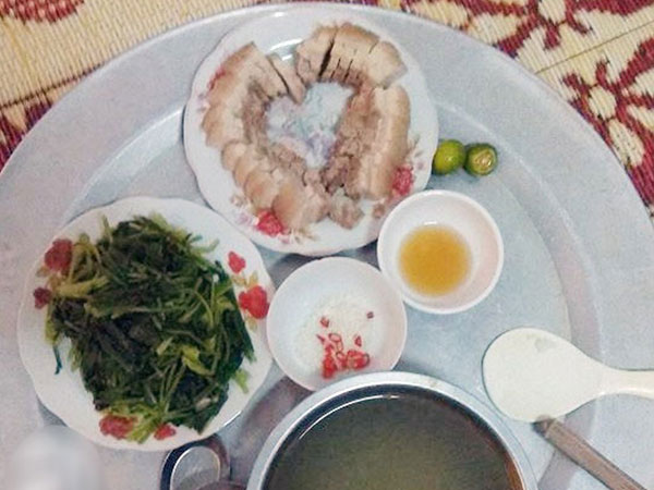 Nấu cơm cho vợ xếp thịt hình... trái tim, anh chồng khiến cư dân mạng 'dậy sóng' và sự thật khó ngờ