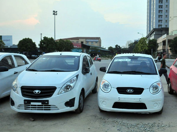 Ôtô nhập Thái Lan tiếp tục đổ về Việt Nam