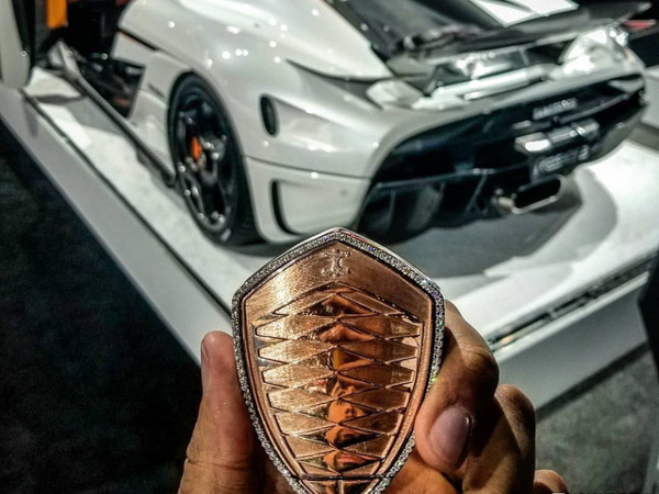 Chiếc chìa khoá có giá từ 5,7 tỷ đồng của siêu xe Koenigsegg Regera