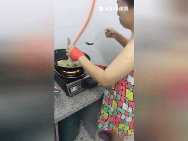 Clip: Cả biển muối cũng không thể làm canh mặn nếu bạn nêm theo cách này