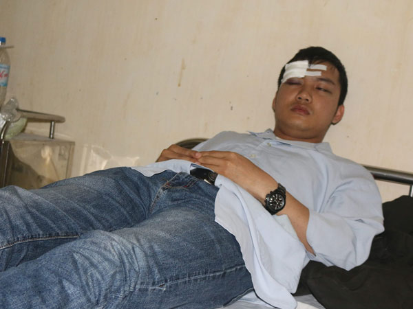 Hà Tĩnh: Bác sỹ và sinh viên thực tập bị người nhà bệnh nhân đánh trọng thương