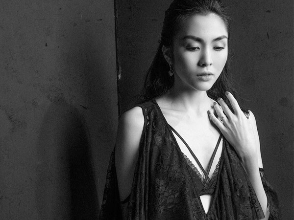 Hé lộ bộ ảnh trắng đen gợi cảm, Tăng Thanh Hà khiến người hâm mộ xuýt xoa vì thần thái đẳng cấp