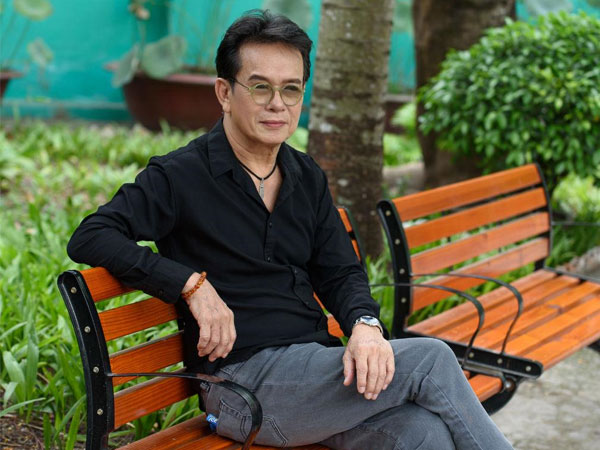 Nhạc sĩ Đức Huy kể chuyện có con thứ 2 với vợ trẻ kém 44 tuổi