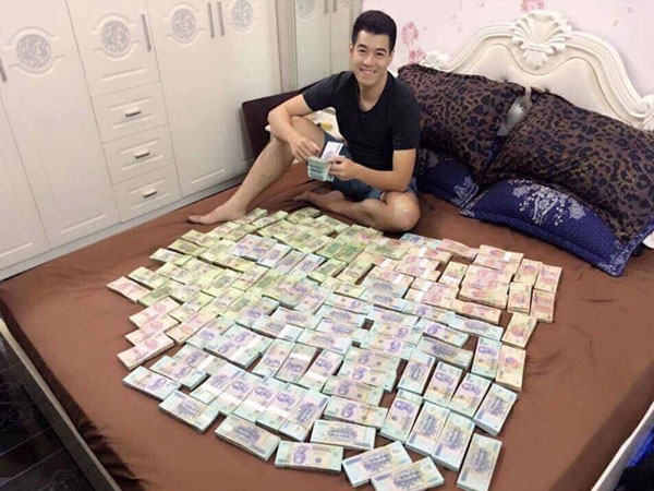 Tiền ảo đa cấp dạng iFan: Thế giới tránh xa, làng quê Việt mắc bẫy