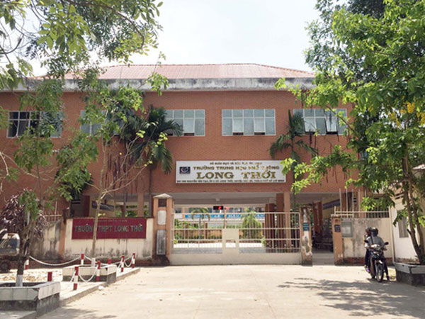 Trường Long Thới tạm đình chỉ cô giáo 'không giảng bài'