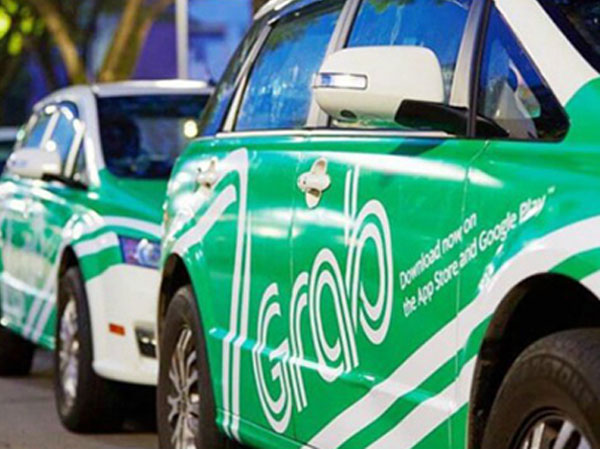 Khách than Grab tăng giá sau khi Uber chia tay