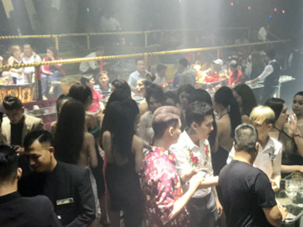 'Xã hội đen' ẩn náu trong vũ trường, karaoke ở Sài Gòn