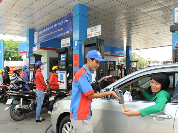 1 lít xăng cõng 4.000 đồng tiền thuế: Không nói rõ dân khó hài lòng