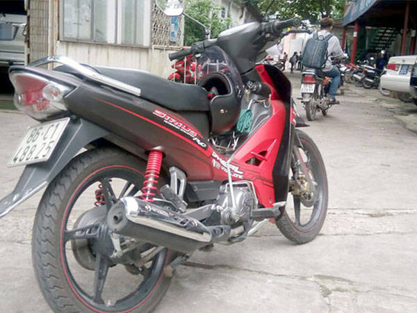 Dàn cảnh cướp xe máy của nữ sinh ở Sài Gòn