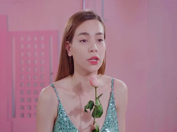 Gái quê Hồ Ngọc Hà bỗng 'bắt được vàng', trở thành con át chủ bài trong cuộc chiến showbiz