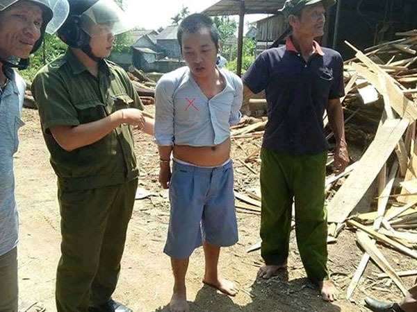 Người dân lao xuống ruộng bắt gã trai mới ra tù được 5 ngày
