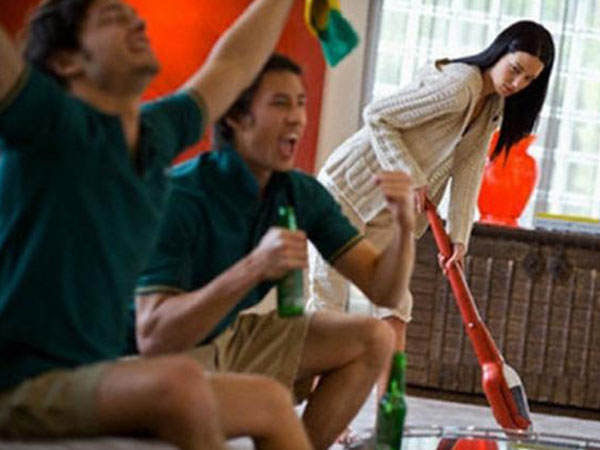Tái mặt vì câu nói của bạn chồng, nhưng xử sự của chồng còn khiến tôi đau hơn