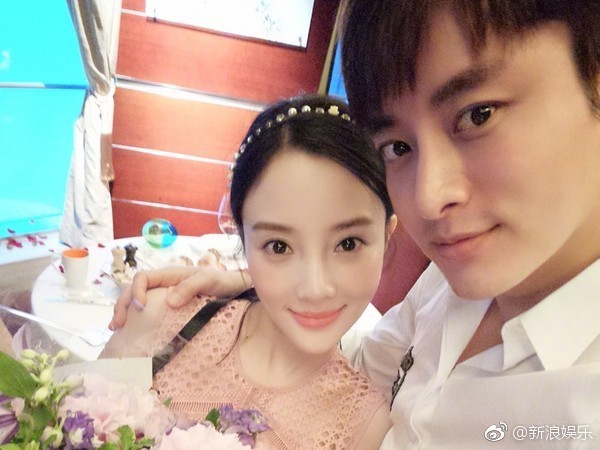 Lần đầu tiên sau hơn 3 tháng, Lý Tiểu Lộ - Giả Nãi Lượng công khai tình cảm trên mạng xã hội