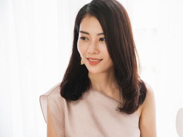 Nam Em nhập viện vì áp lực, chị gái Nam Anh chỉ đứng ngoài nhìn chứ không vào thăm