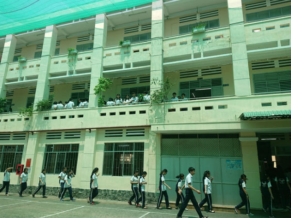 TP.HCM: Đạt điểm trung bình 8,9/10 nhưng vẫn không làm hài lòng bố mẹ, nam sinh lớp 10 nhảy lầu tự tử