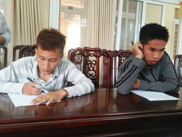 Triệu tập nhóm rước dâu ‘đầu trần’, chặn ôtô trên quốc lộ