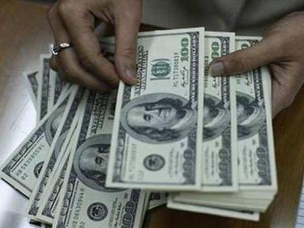 Bất ngờ dồn dập, USD tăng giá trong lo sợ