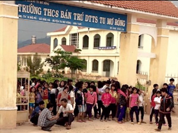 Kon Tum: Giáo viên tố bị hiệu trưởng đánh vì không đi nhậu