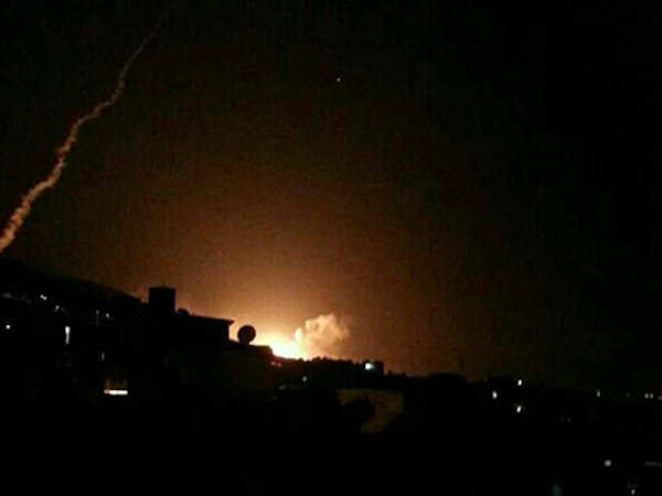 Người dân Syria thấy hàng chục tên lửa bay trên đầu