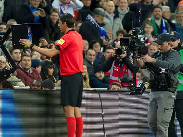 Premier League, Cúp châu Âu đồng loạt nói không với VAR
