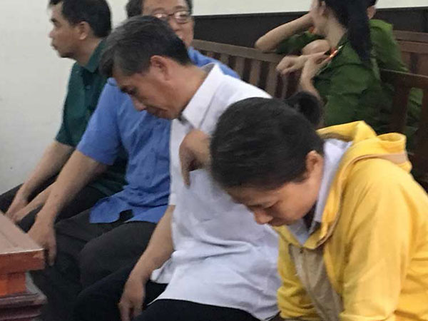 Thủ quỹ thụt két tiền tỷ, giám đốc bệnh viện thất thểu hầu tòa