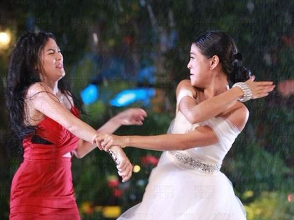 'Tốc váy' đánh ghen giúp mẹ chồng và cái kết đắng