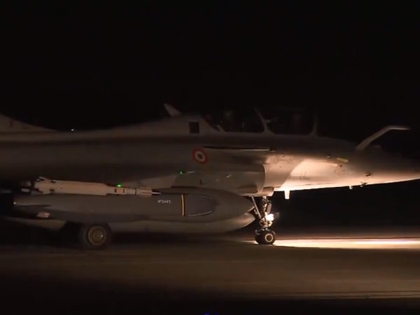 Video: Pháp công bố cảnh máy bay quân sự xuất kích ném bom Syria