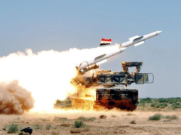 Video: Phòng không Syria bắn hạ ít nhất 13 tên lửa Mỹ