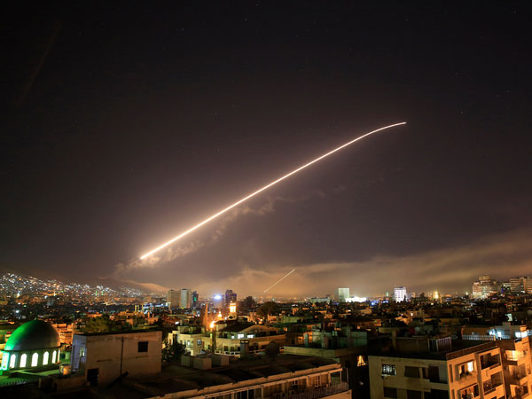 45 phút rung chuyển thủ đô Syria dưới đòn không kích của Mỹ