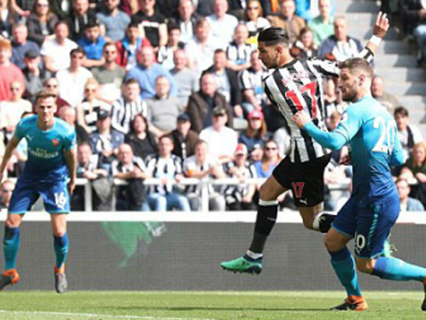 Arsenal thua ngược Newcastle, cạn cơ hội vào top 4