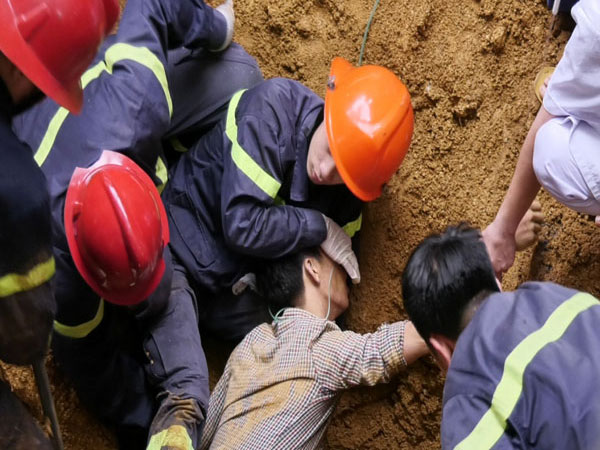 Danh tính nạn nhân vụ sập đất do đào móng nhà: Có 2 vợ chồng cùng tử vong trong số 3 nạn nhân