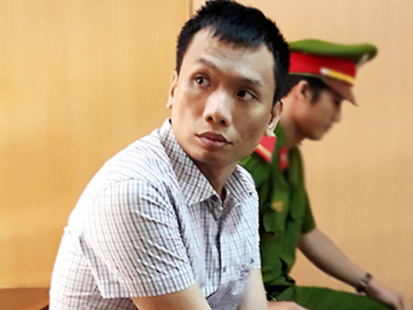 Cán bộ công an làm gián điệp