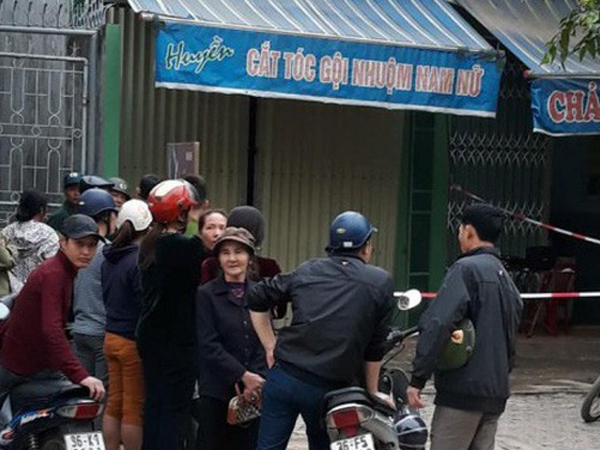Con trai bàng hoàng phát hiện bố mẹ tử vong tại quán gội đầu