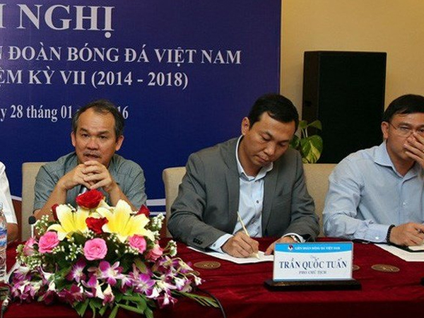 Đại hội VFF lùi sang tháng 5 và phản ứng từ bầu Đức