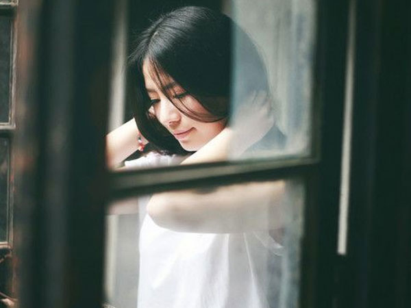 Đàn bà là giống loài kì lạ, có thể căm thù đàn ông bội bạc đến tận xương tủy nhưng sâu thẳm tình cảm vẫn còn ở đâu đấy