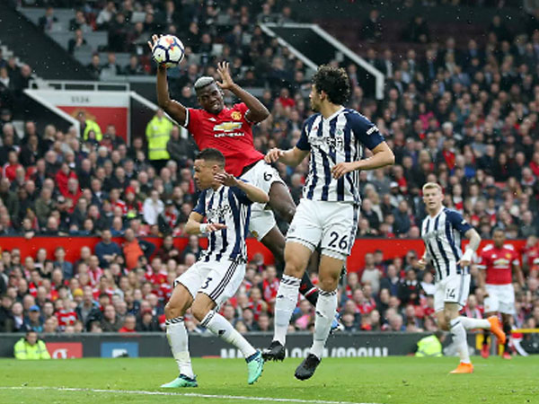 Man City vô địch Ngoại hạng Anh nhờ Man Utd thua đội bét bảng