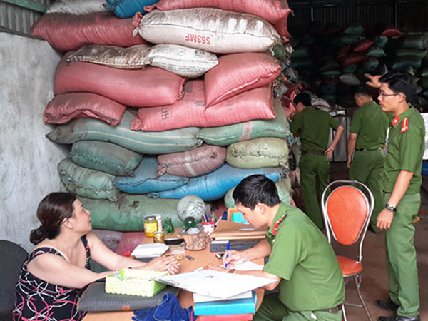 Nhuộm đen cà phê bằng... pin Phan Bá Phan Bá Đánh giá tác giả