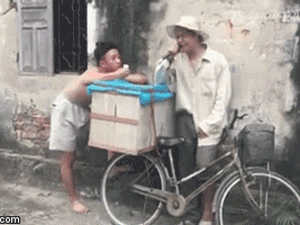 Video: Điều gì khiến clip hát của anh chàng bán kem hút 2,5 triệu lượt xem sau nửa ngày đăng tải?