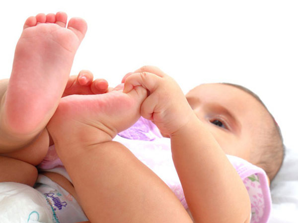 Bé 2 tháng tuổi bị nhiễm bệnh phụ khoa chỉ vì sai lầm của mẹ khi giặt quần áo