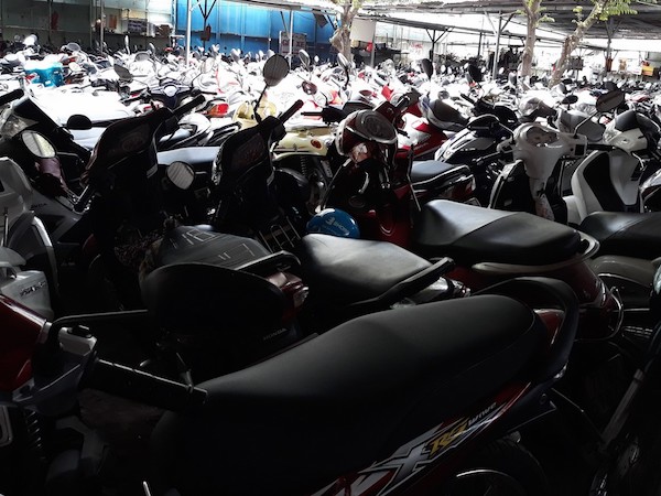 Nhiều điểm giữ xe tại trung tâm TP.HCM vẫn vô tư 'chặt chém' khách hàng