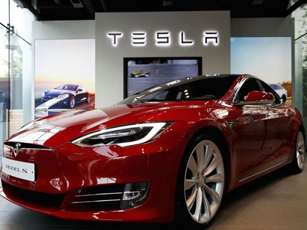 Tesla tạm ngừng sản xuất Model 3