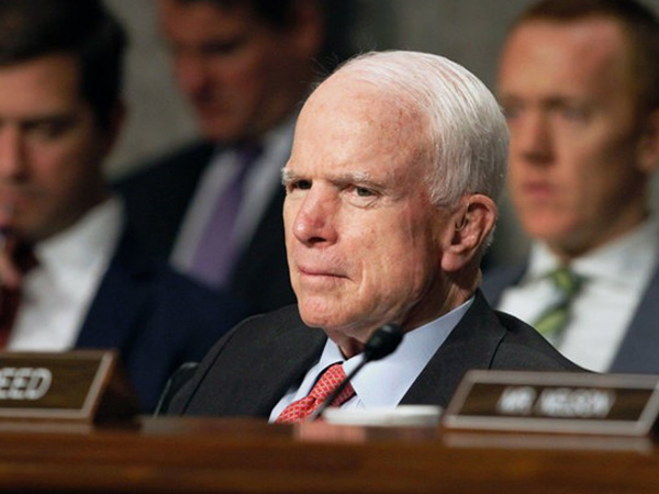 TNS John McCain nhập viện phẫu thuật đại tràng