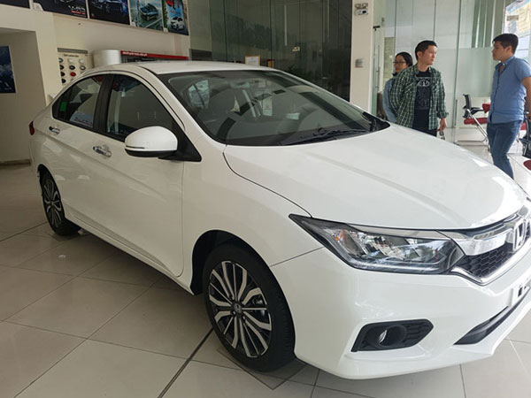 Xe nhập 'lép vế' trên thương trường