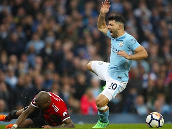 Aguero phải lên bàn mổ vì cú vào bóng của Young