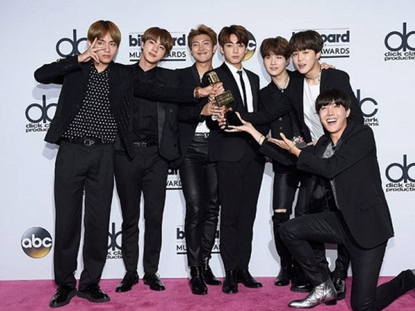 BTS năm thứ 2 được đề cử Billboard Music Awards, đối đầu Justin Bieber