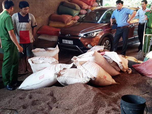Cà phê nhuộm than pin bán chủ yếu ở Đông Nam Bộ