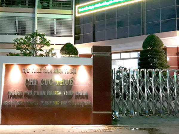 Cán bộ thuế làm giả sổ đỏ, lừa người dân hơn 3 tỷ đồng