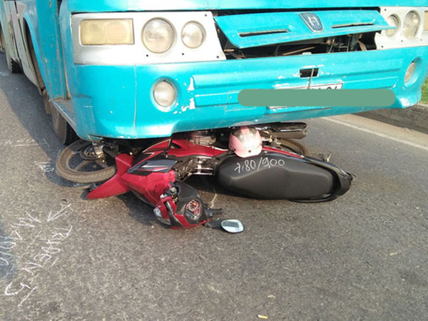 Cô gái bị xe khách cuốn vào gầm, kéo lê hàng chục mét ở Sài Gòn